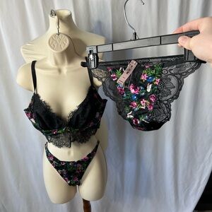 🌺 Victoria’s Secret Very Sexy Floral Lace Bra + 2 Panties Set 🌺